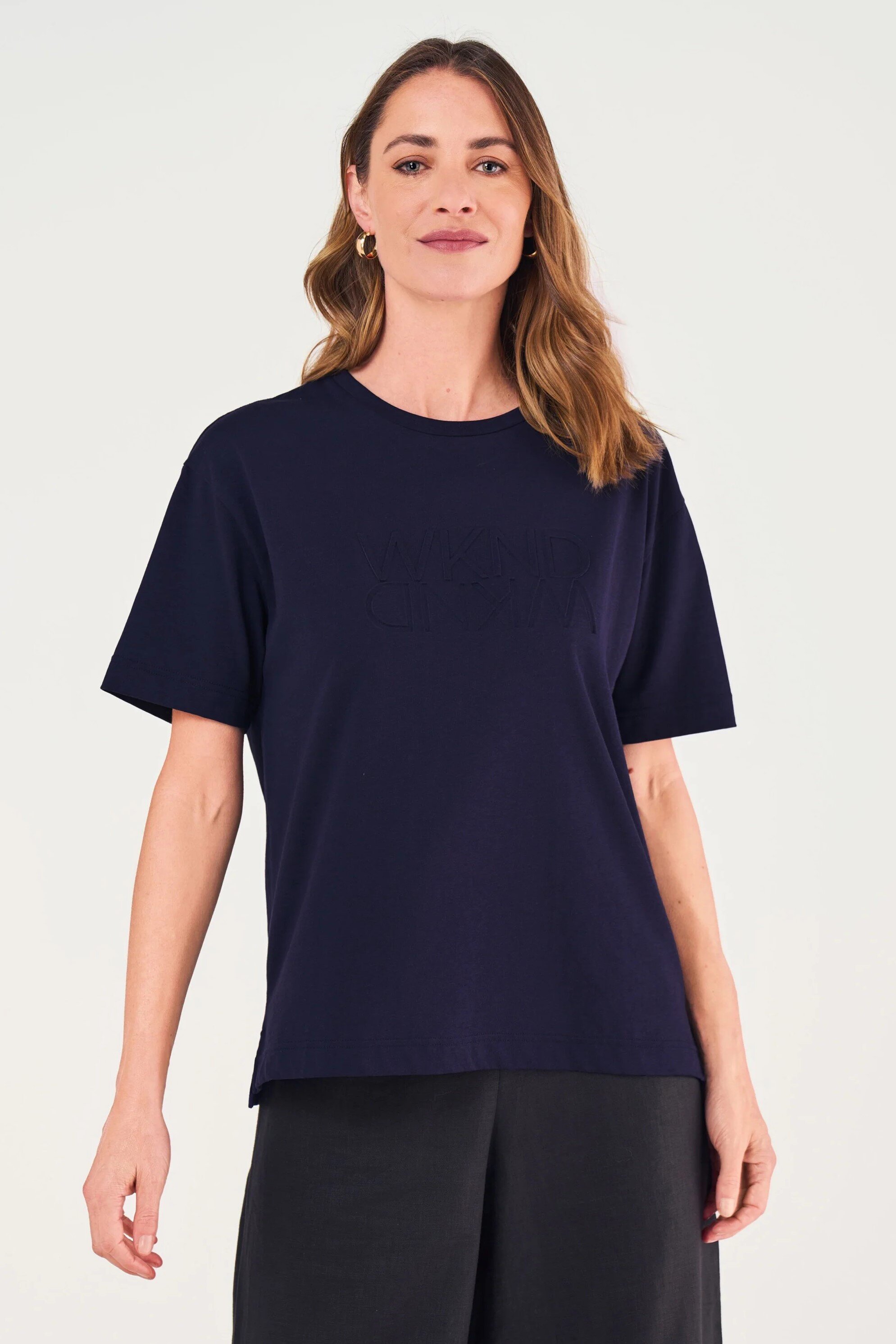 Embossed Wknd Tee - Tops : Just Looking - Tirelli S23 SALES23